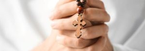A-Quick-Guide-to-Praying-the-Rosary-in-Latin-4-1024×683-850×300-2